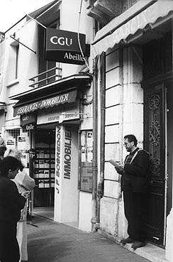 Hotel Bellevue, Jean Pierre Pouzol lisant . Photo Jacques Rouby.